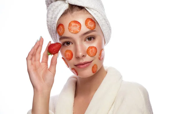 Beautiful tender young girl in white towel with clean fresh skin posing in front of the camera with a mask of Strawberry on face. Beauty face. Skin care. — Stock Photo, Image