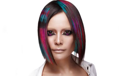 Çok renkli saçlı, yaratıcı makyajlı ve saç stili olan güzel bir kadın. Güzel surat..