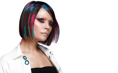 Çok renkli saçlı, yaratıcı makyajlı ve saç stili olan güzel bir kadın. Güzel surat..