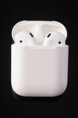 Apple Airpods şarj çantalı kablosuz kulaklık