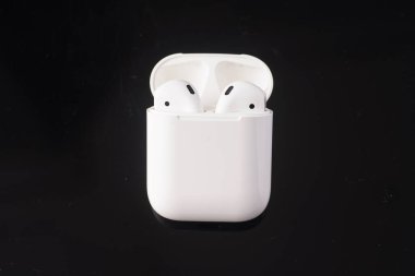 Apple Airpods şarj çantalı kablosuz kulaklık