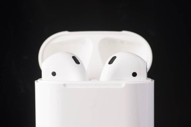 Apple Airpods şarj çantalı kablosuz kulaklık
