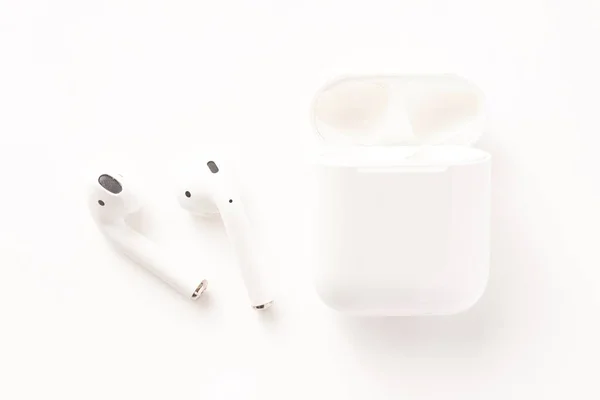 Auriculares Inalámbricos Apple Airpods Con Funda Carga — Foto de Stock