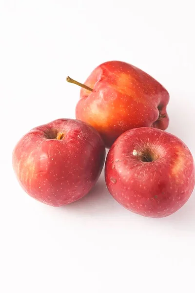 Pommes Rouges Isolées Contre Blanc — Photo