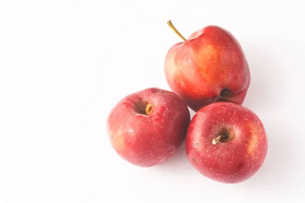 Rote Äpfel Isoliert Gegen Weiße — Stockfoto