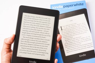 Amazon Kindle Kağıt Beyazı 2019 hafif ve su geçirmez Amazon e-kitap okuyucusu.