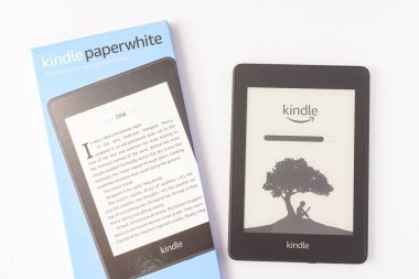 Amazon Kindle Kağıt Beyazı 2019 hafif ve su geçirmez Amazon e-kitap okuyucusu.