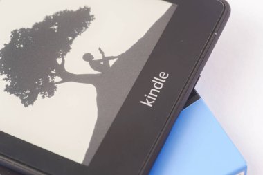 Amazon Kindle Kağıt Beyazı 2019 hafif ve su geçirmez Amazon e-kitap okuyucusu.