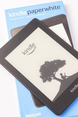 Amazon Kindle Kağıt Beyazı 2019 hafif ve su geçirmez Amazon e-kitap okuyucusu.