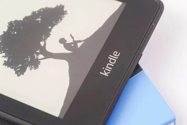 Amazon Kindle Kağıt Beyazı 2019 hafif ve su geçirmez Amazon e-kitap okuyucusu.