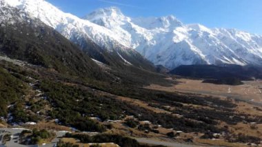 Yeni Zelanda 'daki Cook Dağı veya Aoraki Dağı' nın manzarası.