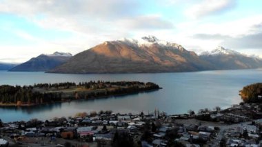 Gündoğumunda Queenstown 'un manzarası