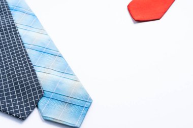 Metin için kopyalama alanı ile beyaz üzerine izole boyun bağları