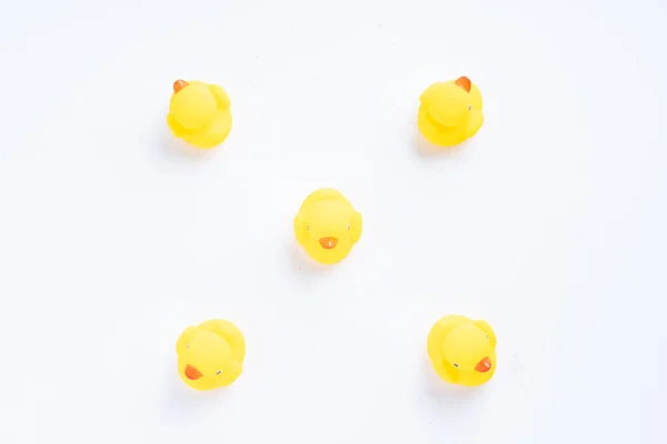 Sarı Plastik Ördek Beyaz Arkaplanda Izole — Stok fotoğraf