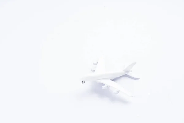 Avião Miniatura Isolado Branco Com Espaço Cópia Para Texto — Fotografia de Stock