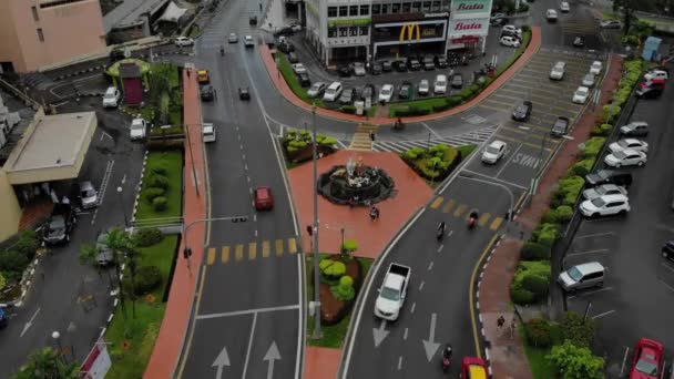 Plano Aéreo Estatua Del Gato Jalan Padungan Kuching Kuching Son — Vídeos de Stock