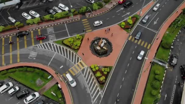 Plano Aéreo Estatua Del Gato Jalan Padungan Kuching Kuching Son — Vídeos de Stock