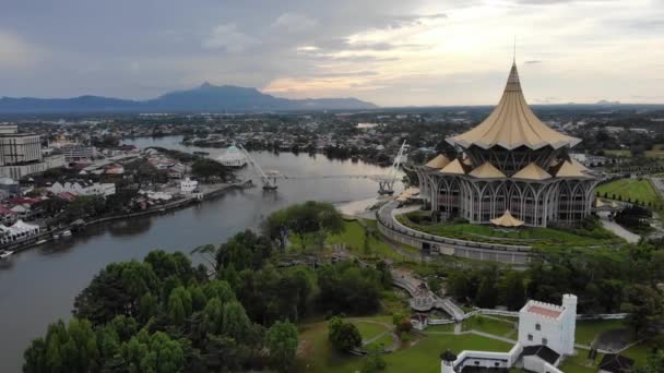 Zdjęcia Lotnicze Sarawak Legislative Building Lub Znane Jako Dewan Undangan — Wideo stockowe
