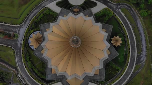 Fotografia Aérea Cinematográfica Sarawak Legislative Building Conhecida Como Dewan Undangan — Vídeo de Stock