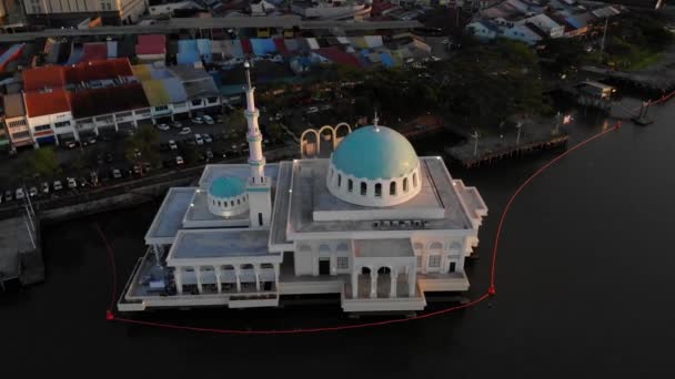 Luchtfoto Van Prachtige Drijvende Moskee Van Kuching Ook Bekend Als — Stockvideo