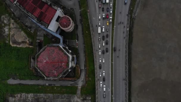Kalabalık Araçlarla Yol Kesişiminin Yukarıdan Aşağı Hava Görüntüsü — Stok video