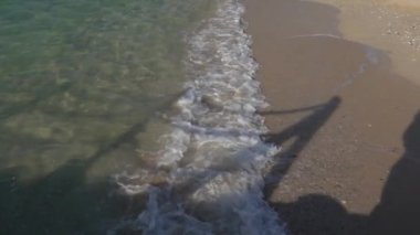 Kite Beach Dubai 'de dalgaların kıyıya vurduğu sahne.