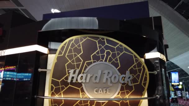 Hard Rock Cafe Międzynarodowym Lotnisku Dubaju — Wideo stockowe