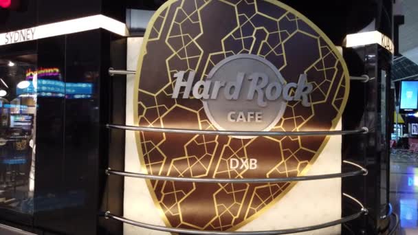 Hard Rock Cafe All Aeroporto Internazionale Dubai — Video Stock