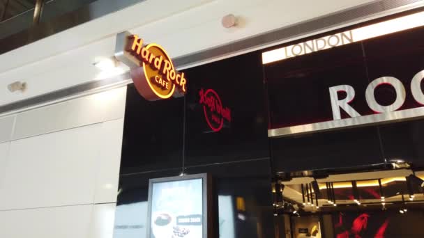 Hard Rock Cafe Międzynarodowym Lotnisku Dubaju — Wideo stockowe