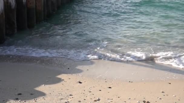 Scenisk Bild Vågor Som Träffar Stranden Vid Kite Beach Dubai — Stockvideo