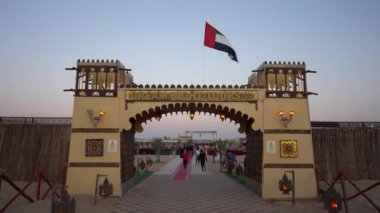 Dubai Çöl Safari için Rüya Gecesi Tur kampının girişi.