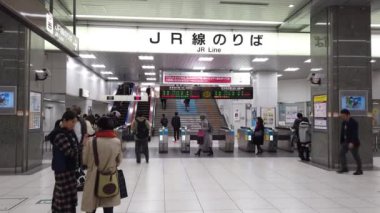 Shizuoka Tren İstasyonu 'nda kalabalık var.. 
