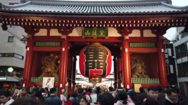 Kaminarimon ya da Thunder Gate (Türkçe: Kaminarimon veya Thunder Gate), Asakusa, Tokyo, Japonya 'da Sens-ji' ye açılan iki büyük giriş kapısının dış kısmıdır.