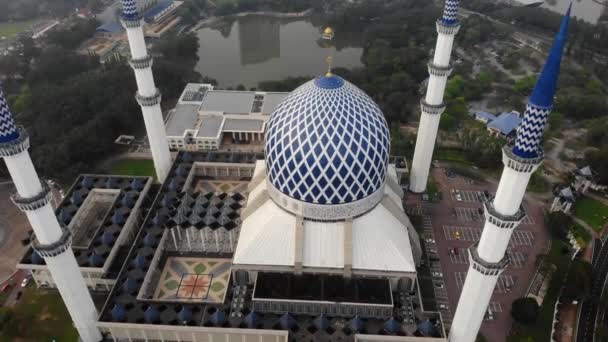 Pemandangan Udara Masjid Sultan Salahuddin Abdul Aziz Atau Lokal Dikenal — Stok Video