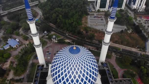 Vista Aérea Mezquita Sultan Salahuddin Abdul Aziz Conocida Localmente Como — Vídeos de Stock