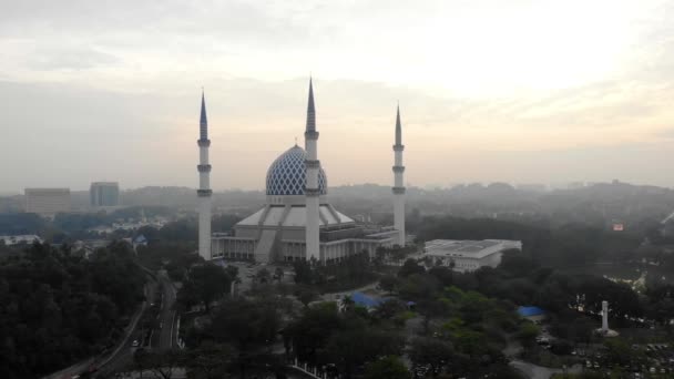 Aerial View Sultan Salahuddin Abdul Aziz Mosque Locally Known Masjid — Stock Video