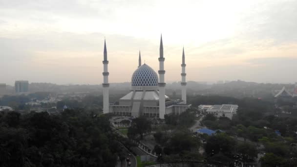 Pemandangan Udara Masjid Sultan Salahuddin Abdul Aziz Atau Lokal Dikenal — Stok Video