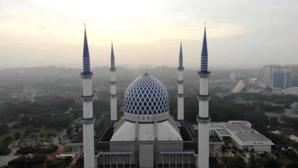 Letecký Pohled Sultána Salahuddina Abdula Azíze Mešity Nebo Místně Známé — Stock video