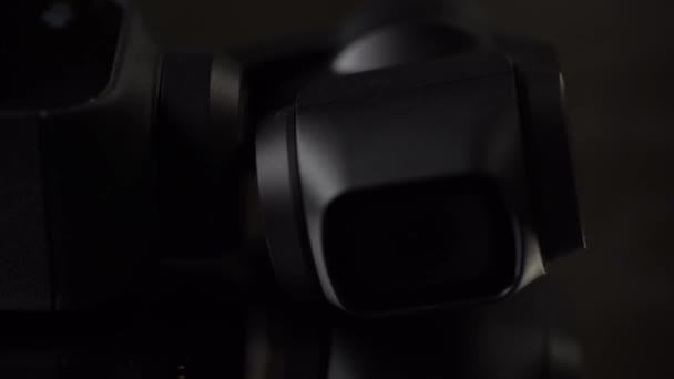 Dji Osmo Pocket的电影拍摄 这是一个口袋大小的Gimbal相机 可在旋转显示屏上拍摄4K — 图库视频影像