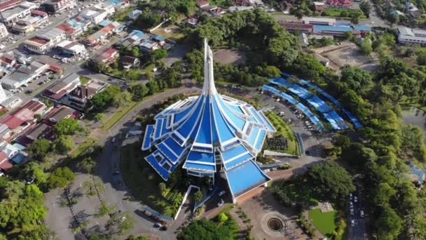 Letecký Pohled Budovu Majlis Bandaraya Kuching Selatan Nachází Blízkosti Padungan — Stock video