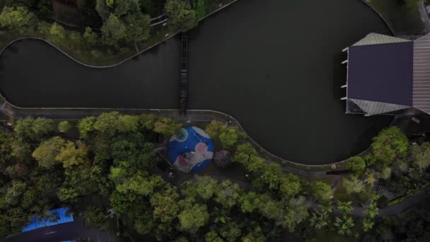 Vista Aérea Cima Para Baixo Belo Kuching Park Localizado Sul — Vídeo de Stock