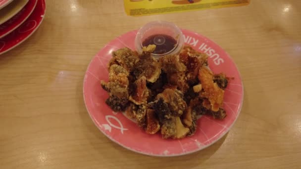 Verschiedene Sushis Fließband Sushi King Restaurant Sushi King Ist Die — Stockvideo