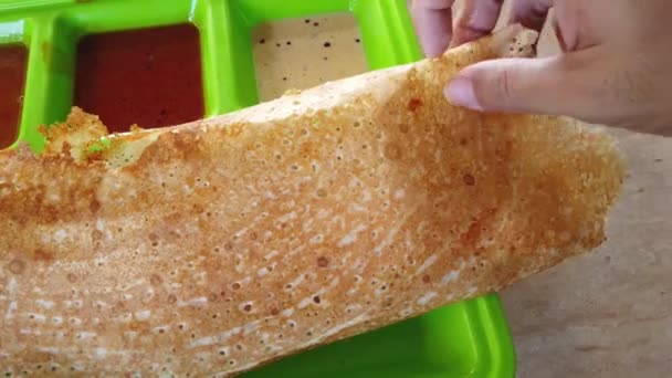 Punto Vista Uomo Che Mangia Thosai Dosa Thosai Tosai Tipo — Video Stock