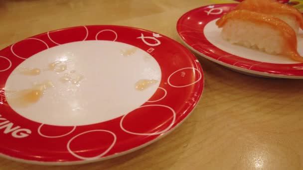 Verschiedene Sushis Fließband Sushi King Restaurant Sushi King Ist Die — Stockvideo