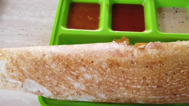 Pov Eines Mannes Der Thosai Isst Ein Dosa Thosai Tosai — Stockvideo