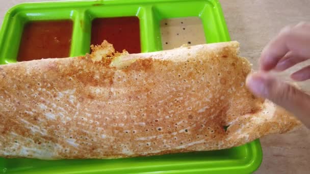 Punto Vista Hombre Comiendo Thosai Una Dosa Thosai Tosai Tipo — Vídeos de Stock