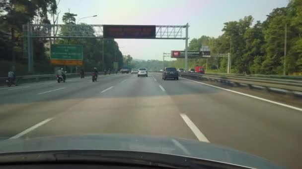 Filmový První Osoba Pohled Auto Křižující Podél North South Expressway — Stock video