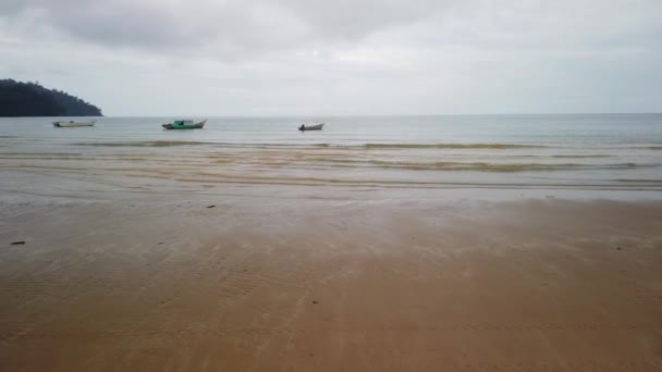 Landschappelijk Uitzicht Telok Melano Beach Sarawak Een Bewolkte Dag Deze — Stockvideo