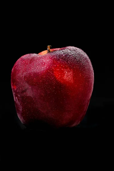 Fresh Delicious Red Apple Isolated Black Background Water Droplets Apple — Stock Photo, Image