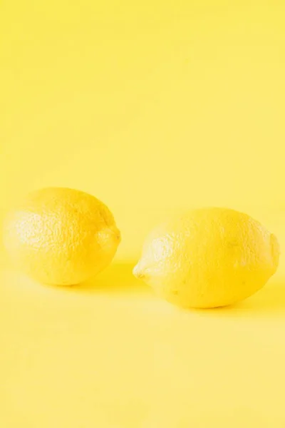 Citron Isolerad Gul Bakgrund — Stockfoto